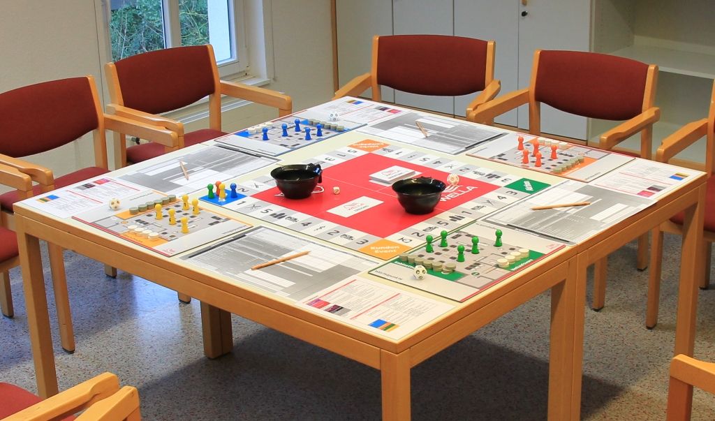 Wir spielen FriseurPoly in der Fachlehranstalt